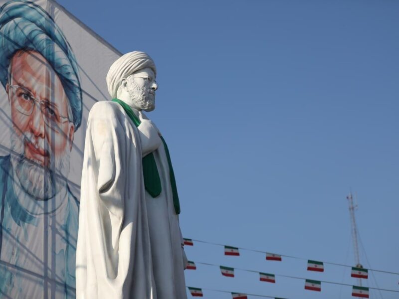 حادثه در اردبیل / مجسمه شهید رئیسی سقوط کرد!