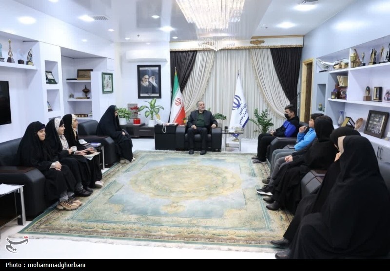 دیدار 10 فرزند شهید با استاندار خراسان جنوبی+ عکس