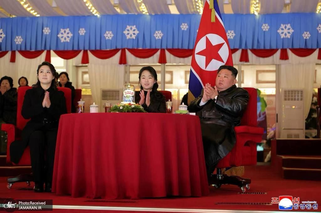 رهبر کره شمالی و دختر در جشن سال نو / «کیم جونگ اون» در لباس عید! + عکس