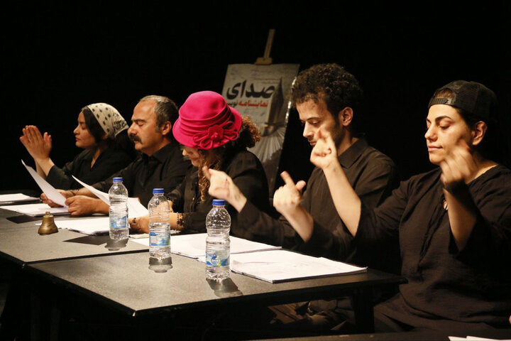 زنان در فضای مردسالار هم هنر خود را نشان دادند؛ گعدههای رفاقتی مردانه زنان در فضای مردسالار هم هنر خود را نشان دادند؛ گعدههای رفاقتی مردانه