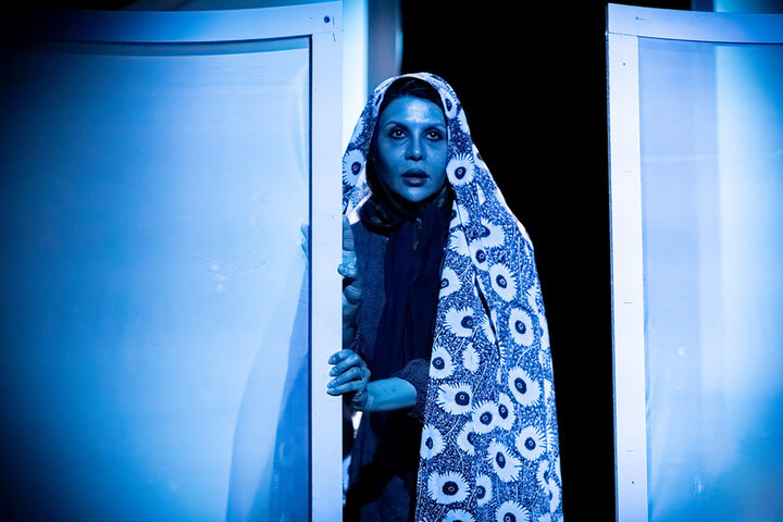 زنان در فضای مردسالار هم هنر خود را نشان دادند؛ گعدههای رفاقتی مردانه نمایش «برف زمین را گرم میکند»