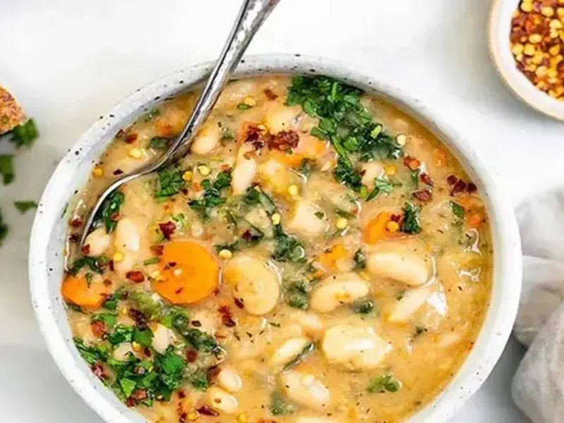 طرز تهیه سوپ سبزیجات لوبیاسفید/ پیش‌غذای خوشمزه و سالم برای شب‌های زمستان