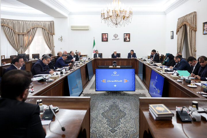 عارف: یارانه‌ها را با حذف واسطه‌ها به انتهای زنجیره انتقال می‌دهیم