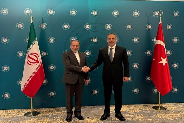 عراقچی و هاکان فیدان دیدار کردند