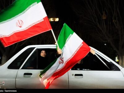 ملت ایران با جنگ، زور و تحریم تسلیم نمی‌شود