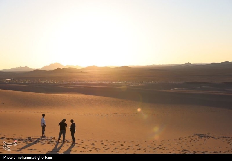 نجات معجزه‌آسای 3 گردشگر گمشده در دل کویر سیاه آرادان