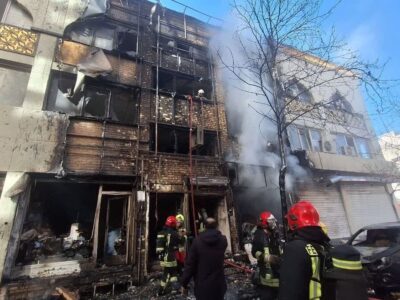 نجات ۲۵ نفر از آتش‌سوزی در فروشگاهی در مشهد توسط آتش‌نشانی