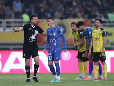 نیمه اول تقابل سپاهان و استقلال برنده نداشت