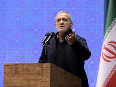 پزشکیان: وظیفه داریم کاری کنیم مردم نسبت به نظام و انقلاب خوشبین باشند