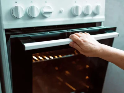 چرا باید پیش از پخت و پز فر را گرم کنیم؟