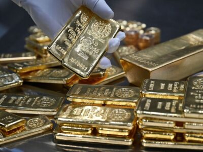 کشف ۱۷ قالب شمش طلای یک گیلوگرمی قاچاق در یک سمند