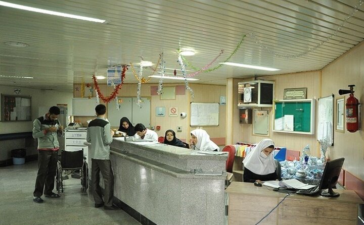 گلایه بیماران از ارجاعهای پرهزینه در بیمارستان «داران» گلایه بیماران از ارجاعهای پرهزینه در بیمارستان «داران»