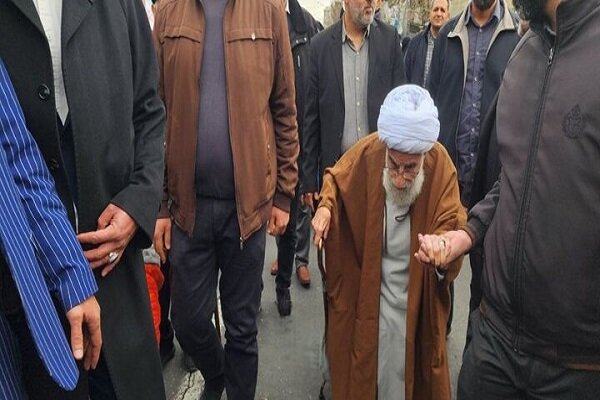 آیتالله جنتی در راهپیمایی ۲۲ بهمن تهران حضور یافت