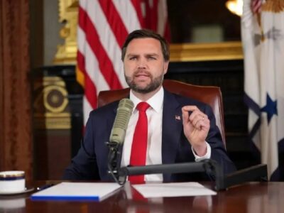 ادعای عجیب معاون ترامپ درمورد ایران و برنامه ساخت سلاح هسته‌ای