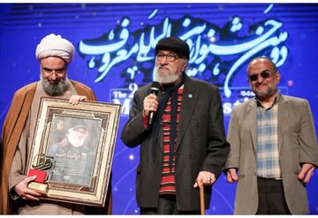 اهدای نشان «معروف» جشنواره بینالمللی «معروف» به داریوش ارجمند