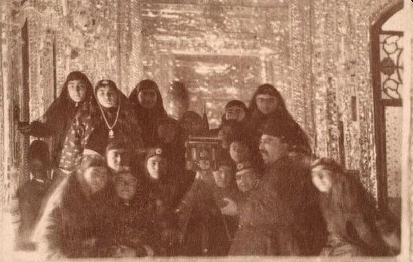 اولین سلفی ایران / ناصرالدین‌شاه در کاخ گلستان + عکس