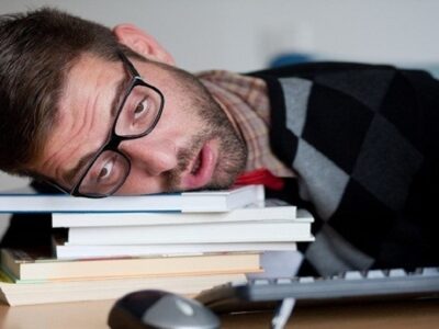 اگر اهمال کارید خودتان را سرزنش نکنید؛ این یک سیگنال از مغز شماست/ راهکار مبارزه با اهمال کاری