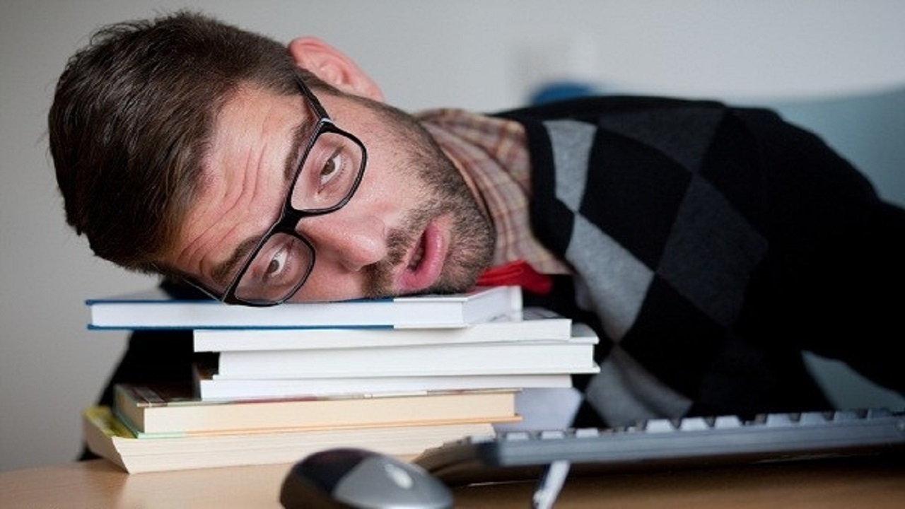 اگر اهمال کارید خودتان را سرزنش نکنید؛ این یک سیگنال از مغز شماست/ راهکار مبارزه با اهمال کاری