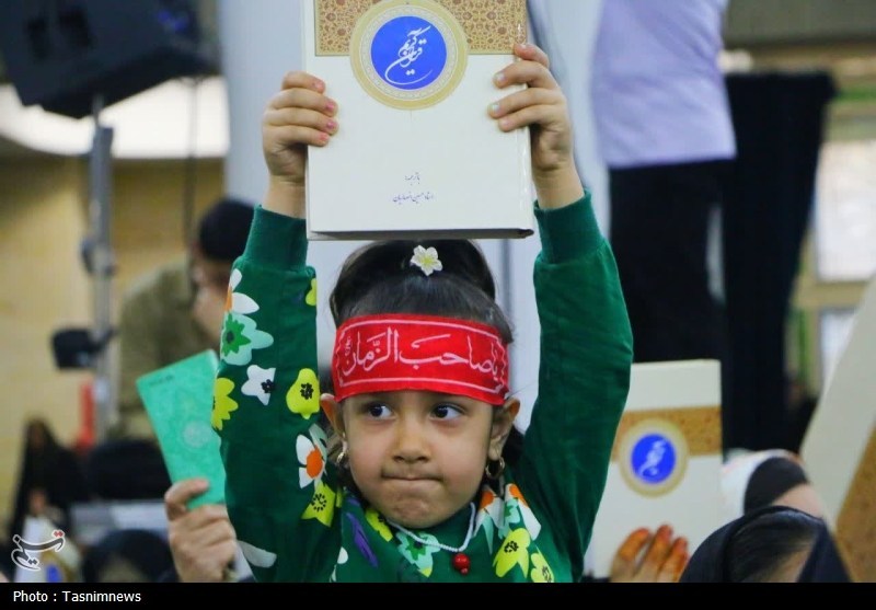 باران، قرآن و نرگس؛ نیمهشعبانِ متفاوت در مصلای زنجان باران، قرآن و نرگس؛ نیمهشعبانِ متفاوت در مصلای زنجان