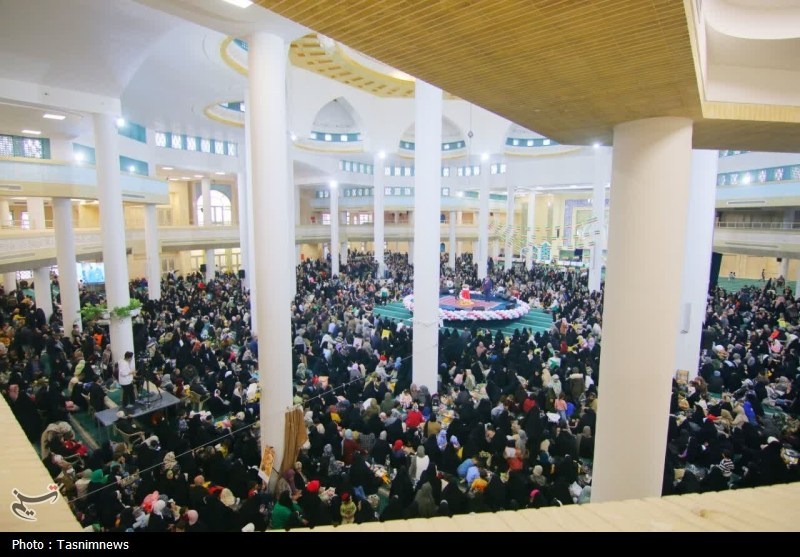 باران، قرآن و نرگس؛ نیمهشعبانِ متفاوت در مصلای زنجان باران، قرآن و نرگس؛ نیمهشعبانِ متفاوت در مصلای زنجان