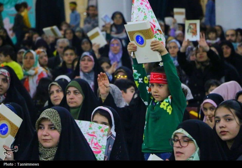 باران، قرآن و نرگس؛ نیمهشعبانِ متفاوت در مصلای زنجان باران، قرآن و نرگس؛ نیمهشعبانِ متفاوت در مصلای زنجان