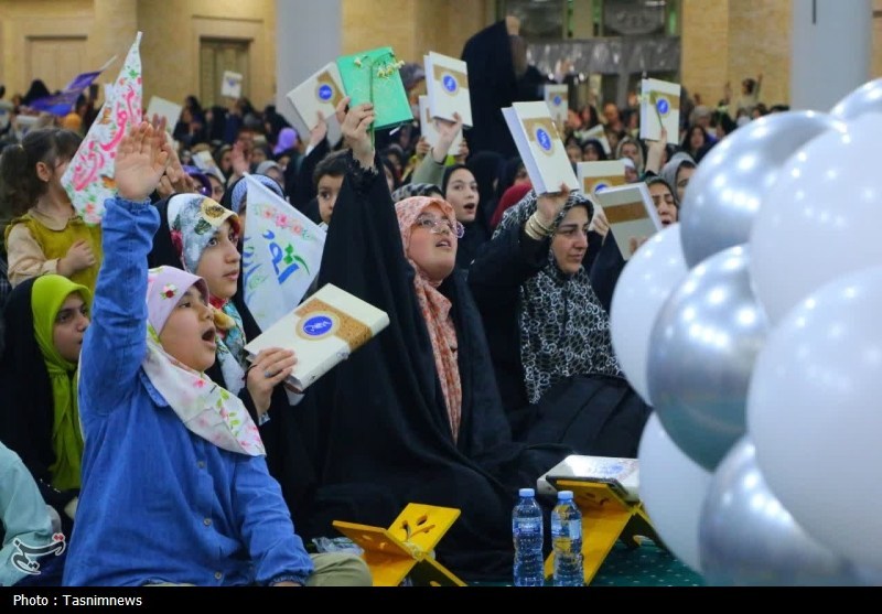 باران، قرآن و نرگس؛ نیمهشعبانِ متفاوت در مصلای زنجان باران، قرآن و نرگس؛ نیمهشعبانِ متفاوت در مصلای زنجان