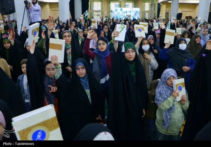 باران، قرآن و نرگس؛ نیمهشعبانِ متفاوت در مصلای زنجان باران، قرآن و نرگس؛ نیمهشعبانِ متفاوت در مصلای زنجان