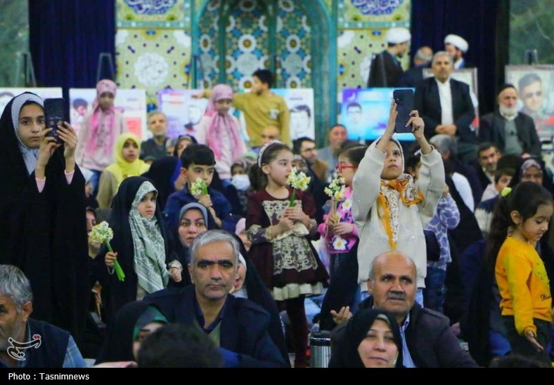 باران، قرآن و نرگس؛ نیمهشعبانِ متفاوت در مصلای زنجان باران، قرآن و نرگس؛ نیمهشعبانِ متفاوت در مصلای زنجان