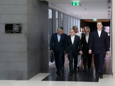 بازی روانی-نظامی آمریکا همزمان با آغاز مذاکرات دیپلماتیک