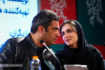 ببینید | منوچهر هادی در گفتگوی اختصاصی با خبرآنلاین: من از همه شما بیشتر به شرایط اعتراض دارم / ممکن است موشک بخورد به سر من!