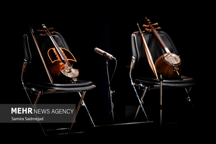 برگزاری کنسرت، عادیسازی نیست/ هنرمند با ساز و آوازش انتقاد کند معمای کنسرتهای خاموش در برزخ سیاست؛ اجرا رفتن یا نرفتن مسئله این است؟