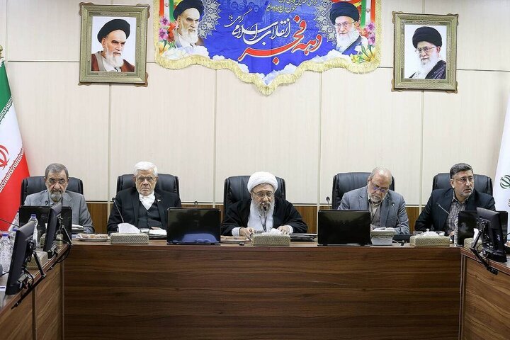 تاکید آملی لاریجانی بر اهتمام دولت در تامین اقلام معیشتی مردم