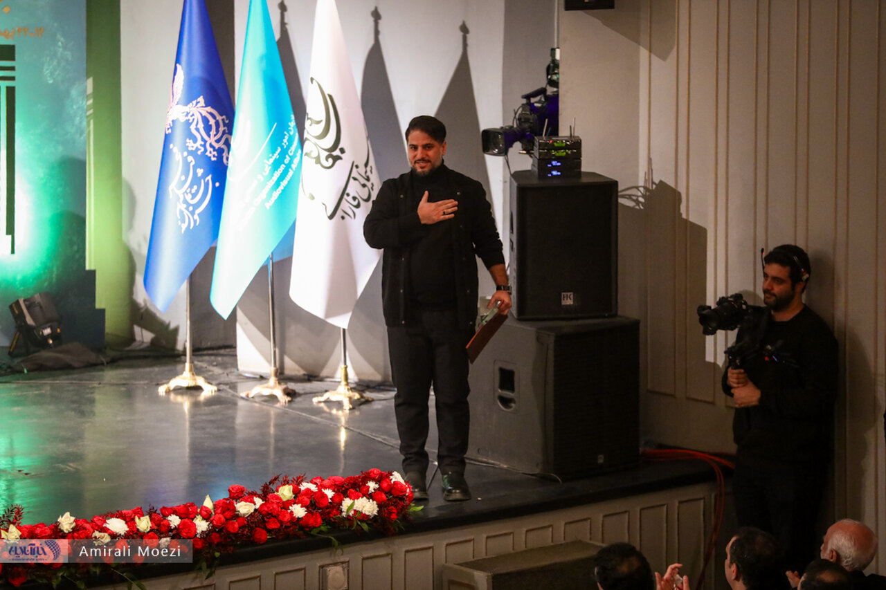 اهدای جوایز برندگان جشنواره فجر توسط پزشکیان اهدای جوایز برندگان جشنواره فجر توسط پزشکیان