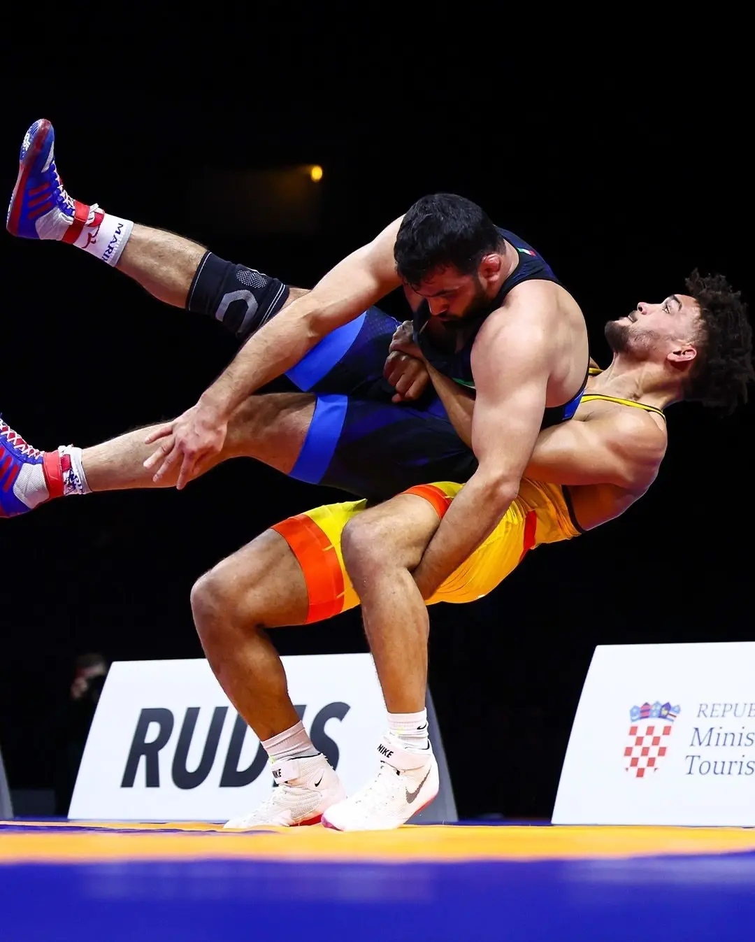 تصاویری عجیب از حسن یزدانی که سوژه اتحادیه جهانی کشتی شد تصاویری عجیب از حسن یزدانی که سوژه اتحادیه جهانی کشتی شد