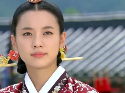 تصویر متفاوت بازیگر زیبای دونگیی در روز ولنتاین+ عکس