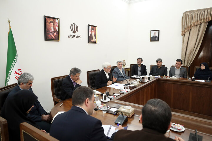 تقدیر عارف از خدمات کادر درمان به مجروحان و حادثهدیدگان دیماه