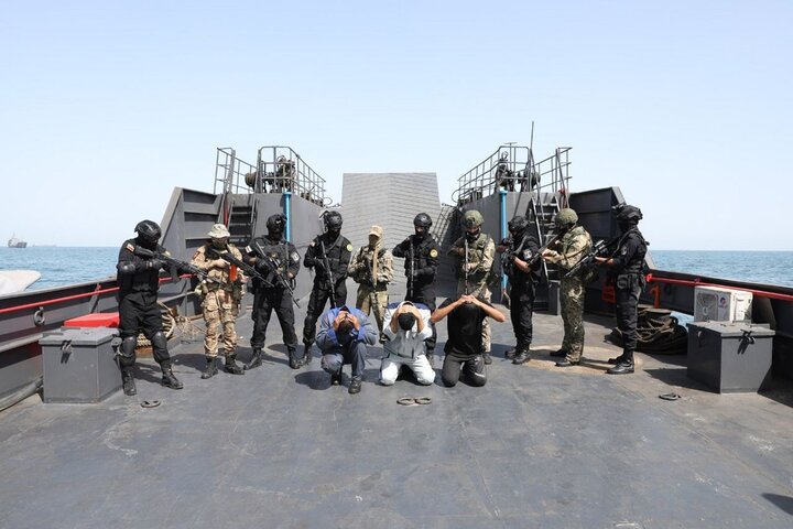 تمرین آزادسازی کشتی ربوده شده در رزمایش مرکب دریایی ایران و روسیه