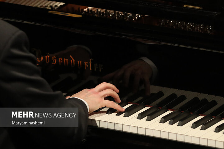 جزئیات یک شب موسیقایی در تالار رودکی؛ ناصحی به پاس بزرگان مینوازد