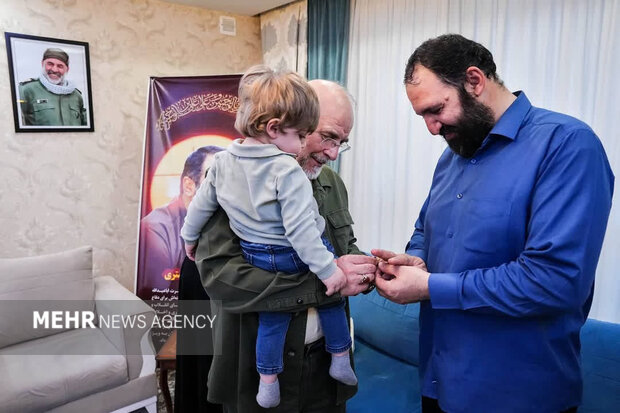 حضور رئیس مجلس در منزل شهید فرجالله شوشتری