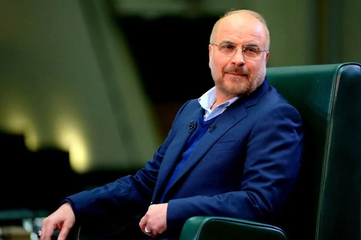 حضور قالیباف در یک مراسم ختم همراه با پدرش +عکس