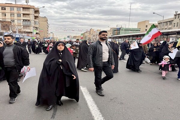 حضور معاون رئیسجمهور در امور زنان و خانواده در مراسم راهپیمایی ۲۲بهمن