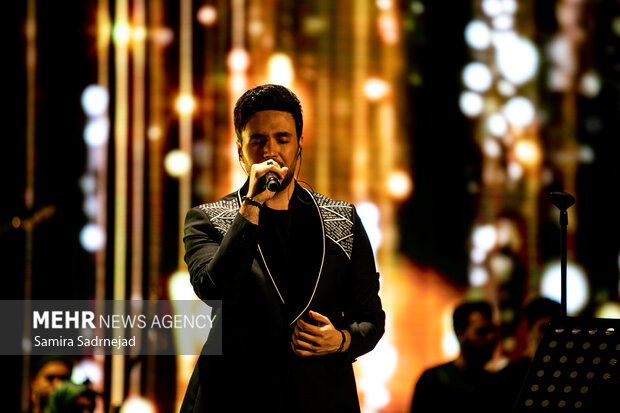 داستان احسان و «ماه من»؛ هوشمندی یک خواننده برای انتخاب مسیری سخت داستان احسان و «ماه من»؛ هوشمندی یک خواننده برای انتخاب مسیری سخت