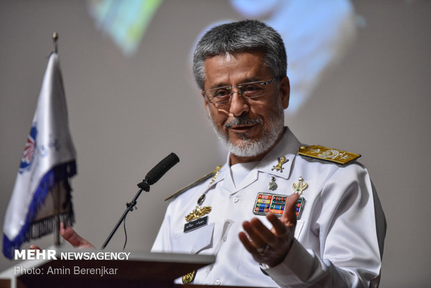 دریادار سیاری: دشمن در جنگ شناختی بهدنبال نفوذ در ذهن جوانان است