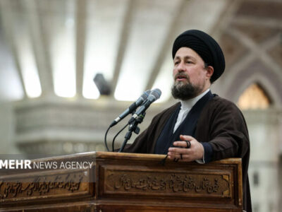 دشمنان از هر سو آمدهاند، اگر با هم باشیم بسیار قوی هستیم