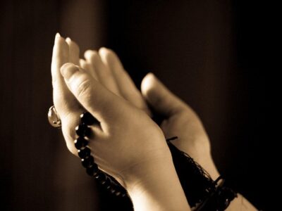 دعای روز چهارم ماه رمضان ۱۴۰۴ + متن عربی، ترجمه و شرح