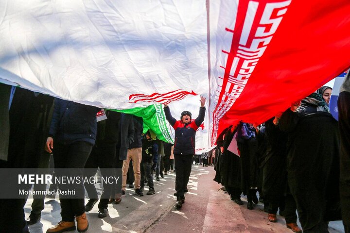 دعوت وزارت دفاع ازملت قهرمان ایران برای حضور پرشور در راهپیمایی ۲۲بهمن