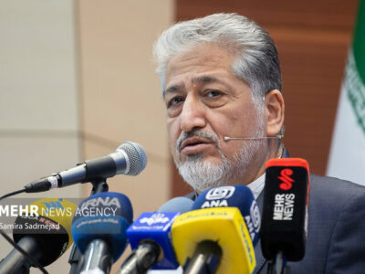 رئیس دانشگاه آزاد: فناوری وام‌گرفته شده، استقلال را می‌شکند