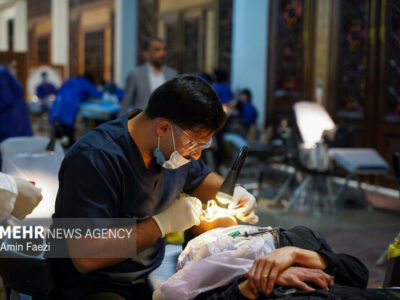 رزمایش ملی سلامت در حرم حضرت شاهچراغ(ع)؛ پزشکان جهادی پای کار مردم