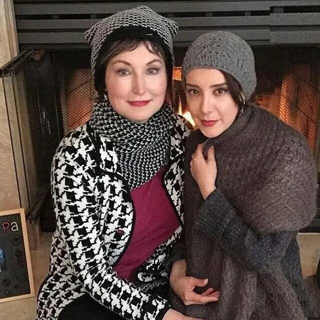 سحر جعفری جوزانی در کنار مادر آمریکاییاش + عکس سال 94؛ سحر جعفری جوزانی در کنار مادر آمریکایی اش «کَکِل جیمز»