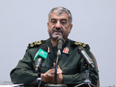 سرلشکر جعفری: مسئله اصلی انقلاب، میداندادن به مردم است